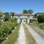Bed & Breakfast Le Logis De Faugerit 3*