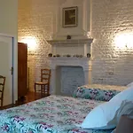 Bed & Breakfast Le Logis De Faugerit 3*