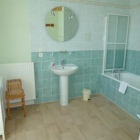 Couette-café Le Logis De Faugerit 3*