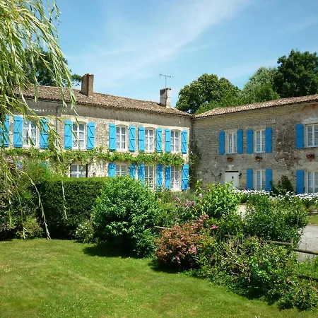 Le Logis De Faugerit Bed & Breakfast