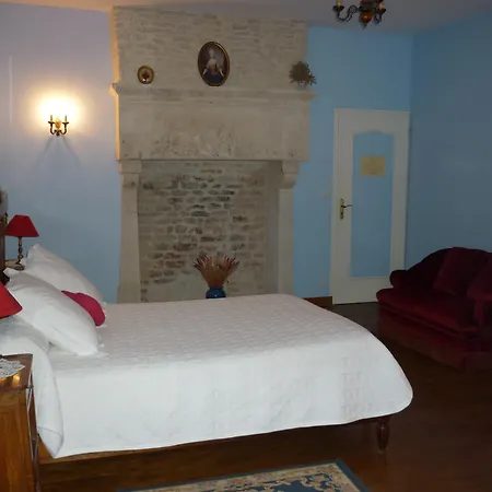 Couette-café Le Logis De Faugerit 3*