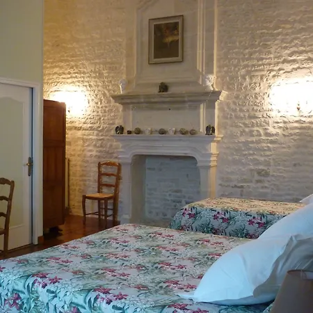 Bed & Breakfast Le Logis De Faugerit 3*