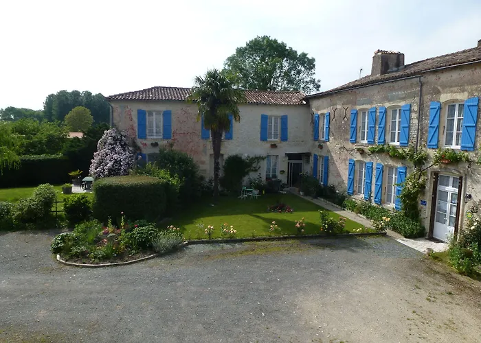 Le Logis De Faugerit Bed and breakfast Frontenay-Rohan-Rohan