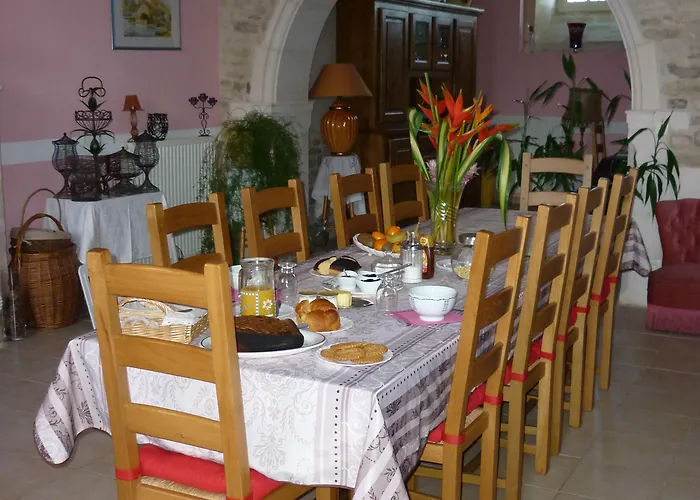 Le Logis De Faugerit Bed and breakfast Frontenay-Rohan-Rohan