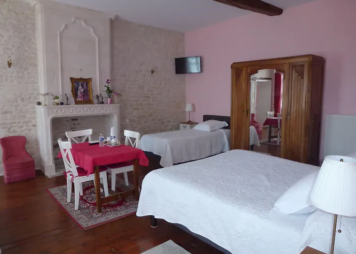 Le Logis De Faugerit Bed and breakfast